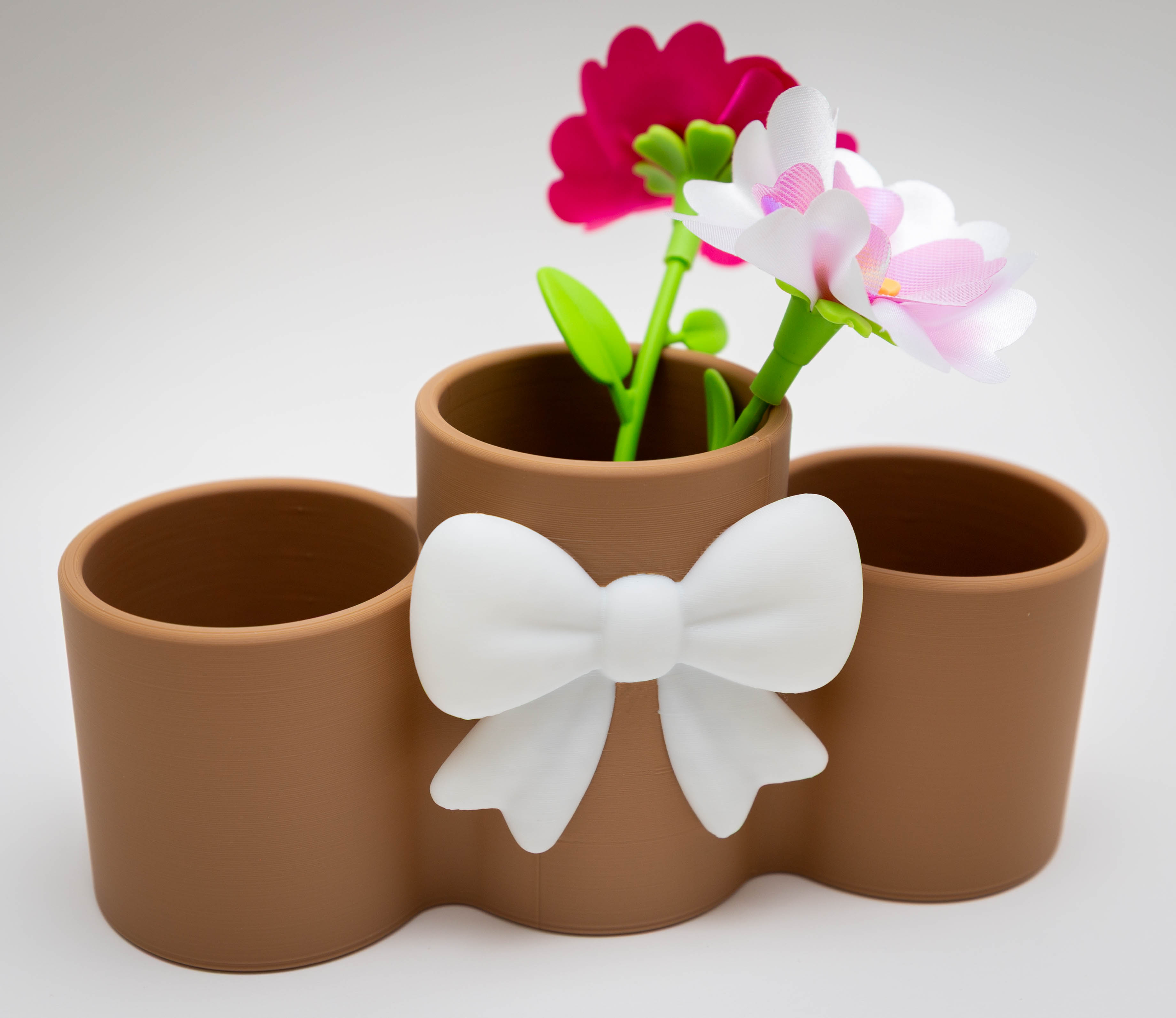 Triple planter with bow and 3D printed flowers