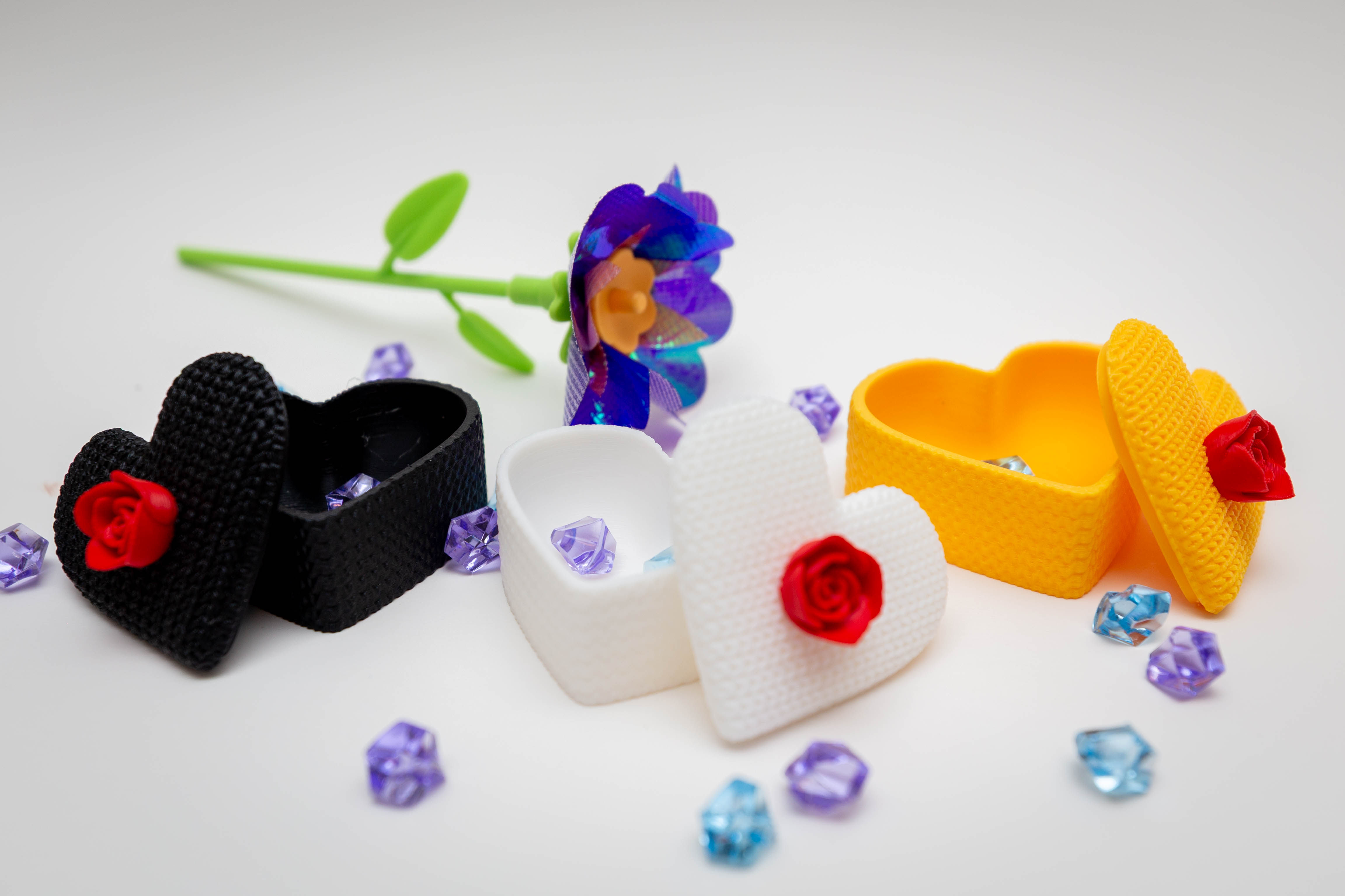 Lidded heart-shaped gift boxes in black, white, and yellow